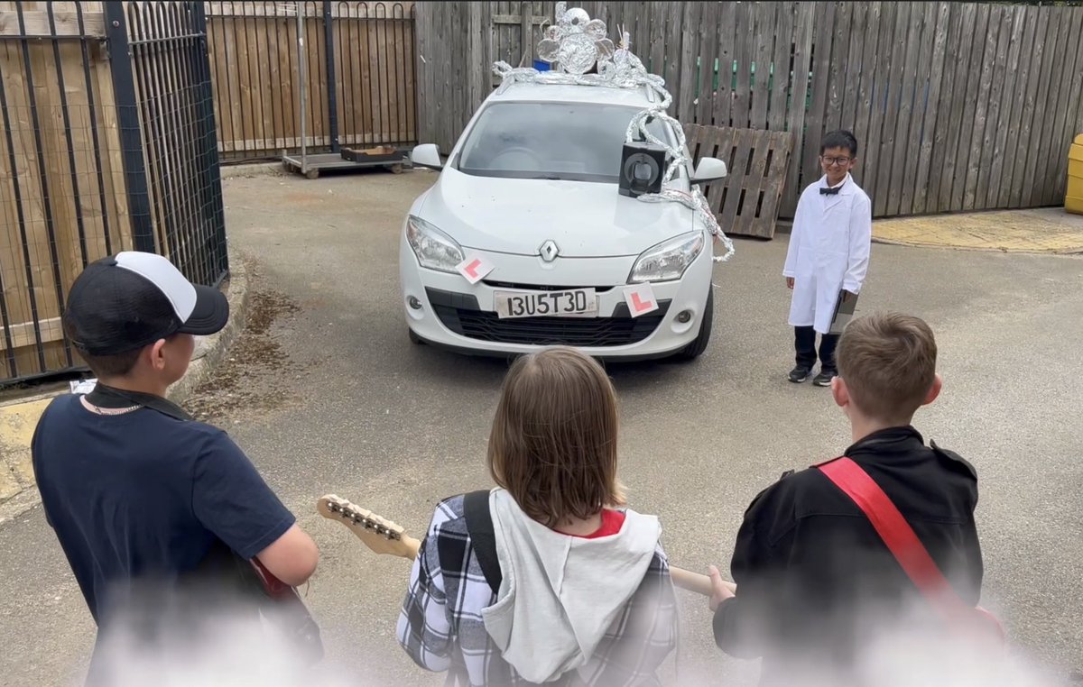 WestfieldCottY6's tweet photo. Hey @Busted @bustedworld we completely remade  your Year 3000 video for our Y6 end of year music video. We built a Time Machine like one in a film you’ve seen. Charge up your flux-capacitor and follow the link below to the year 3000!!!  

https://t.co/zCX7ys1TXu https://t.co/YgTdhnclgf