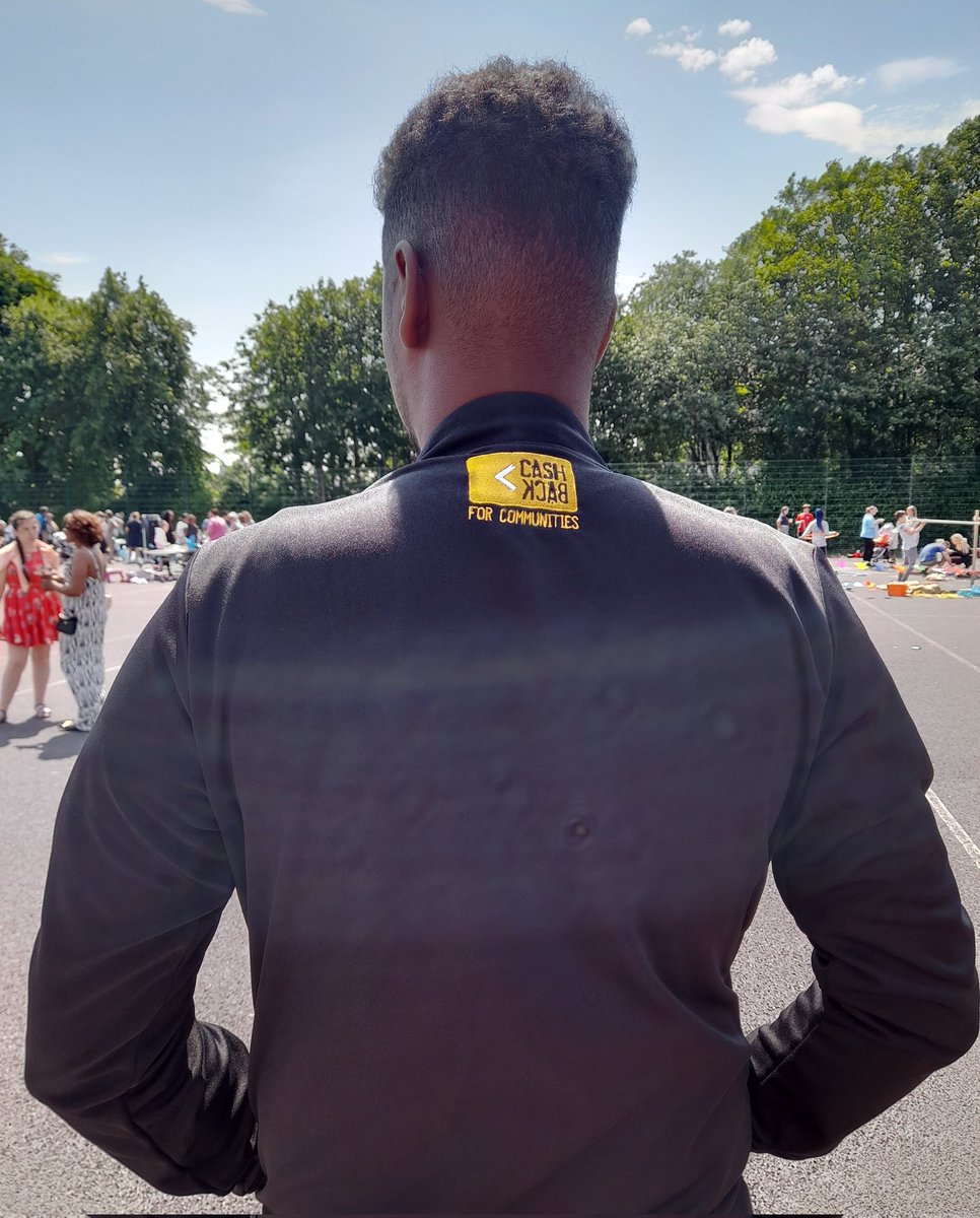 SSF_Ahmed's tweet photo. Sunshine and @Shell
Twilight Barrowfield &amp; Dalmarnock promotion at @StAnnesPrimary Fun Day! 

@CashBackScot @SSF_2000 @WSHAScotland @ThrivingPDC @clydegateway https://t.co/hK6btKyzNQ