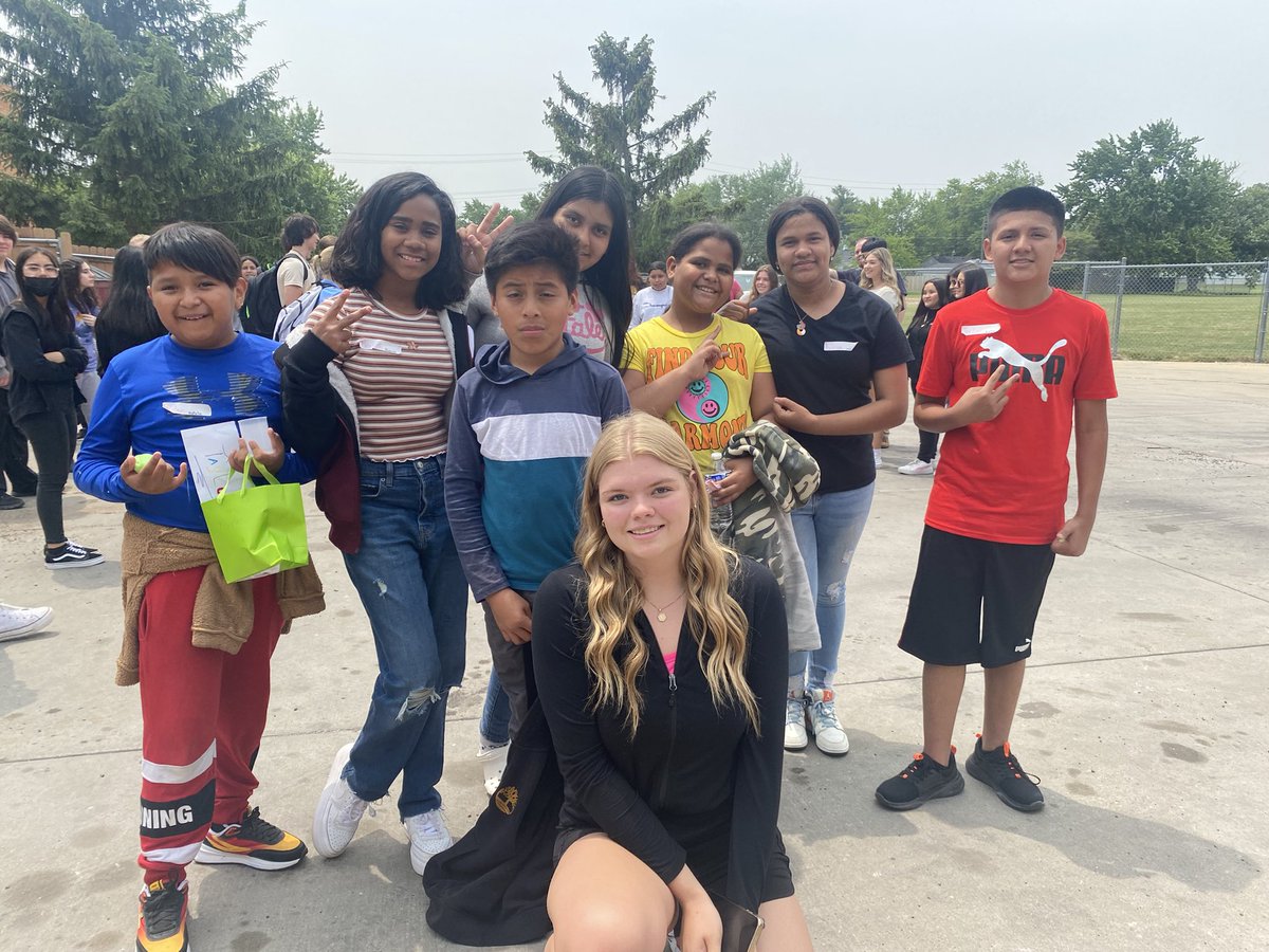 Sra_Meldrum's tweet photo. Spanish 2 and 3 met their Pen Pals from the Academy of the Americas this week, and the result was amazing. I am beyond proud of all of them! @myLSPS @LSHSShorian https://t.co/kb0tFl3pfi