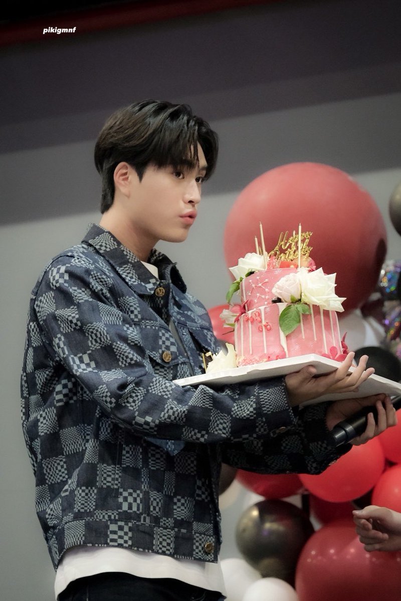 crushon9x's tweet photo. 230610 happy birthday to u :—) 🎂

@gemini_ti @tawattannn 

#GeminiTurnNineteen #Gemini19thBDProject
#Gemini_NT #Fourthnattawat #เจมีไนน์โฟร์ท https://t.co/Yjo5f7TxaU
