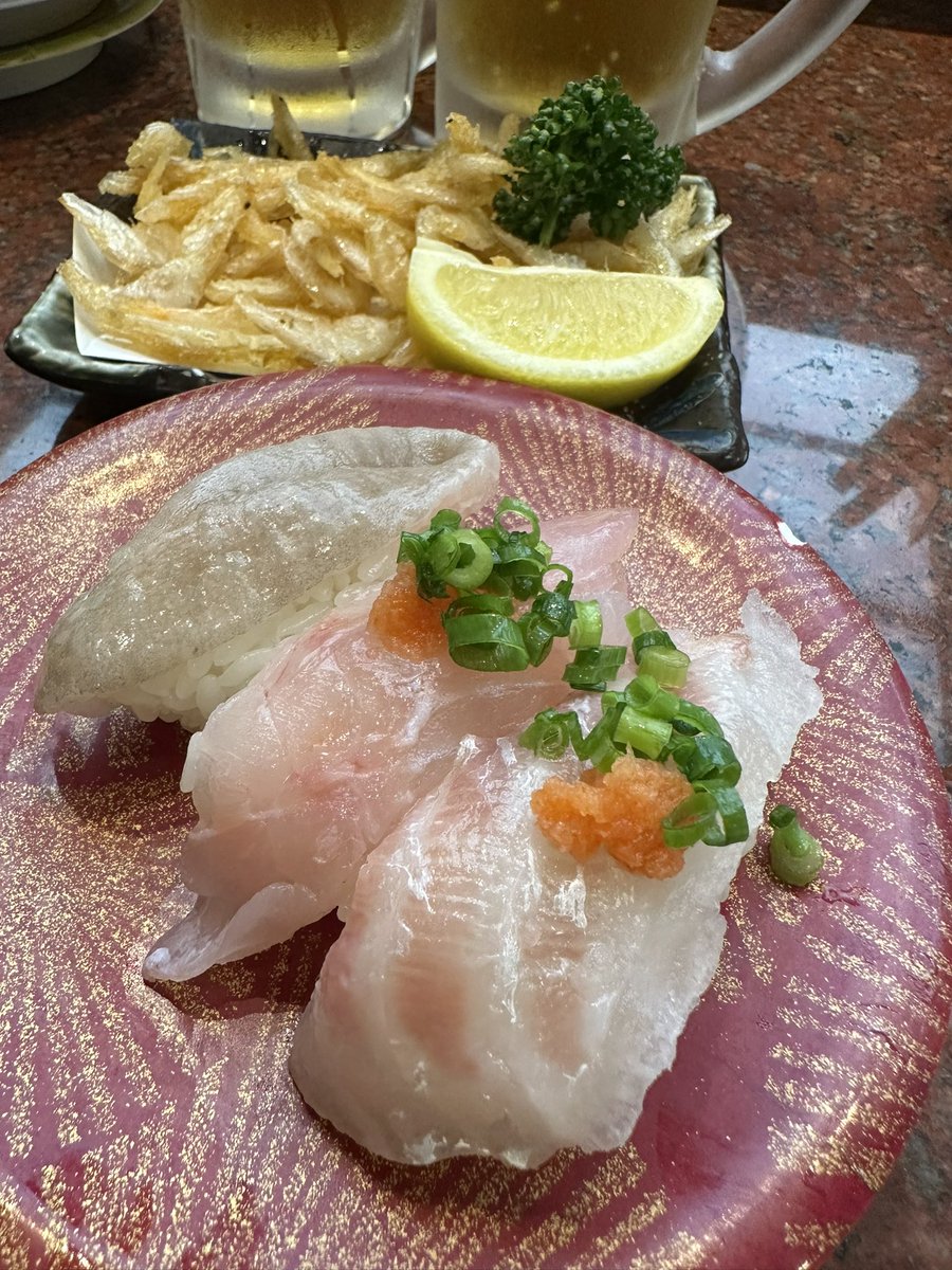 脂ノリノリ〜なネタよりも、あっさりを好みつつあるお年頃…🤗❤️
ヒラメのエンガワ最高🥹👍
白身3種盛りと白エビの唐揚げ（しっかり油分も摂取しとる😂💦）