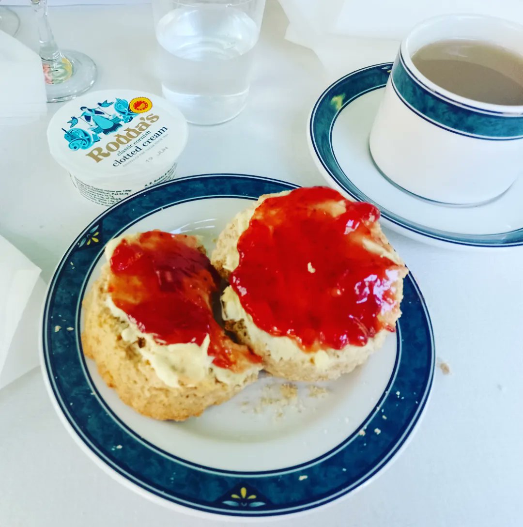 On Thursday I was invited to Afternoon Tea with the mayor of Welwyn Hatfield for my volunteering with <a href="/WGC_HC/">WGC Hockey Club</a> Combining my favourite things (hockey &amp; cake) and feeling appreciated in Volunteer's Week has set me up for coaching This Girl Can next week! <a href="/WelHatCouncil/">Welwyn Hatfield</a>