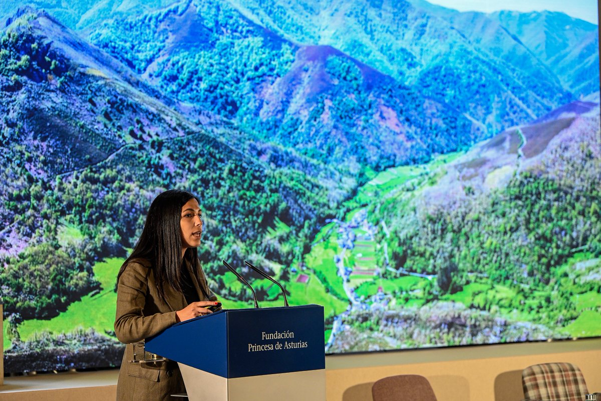 Cangas del Narcea ha acogido el XII Encuentro de Pueblos Ejemplares en el que se ha presentado el proyecto «Mual trabajando por un futuro» y se ha celebrado el coloquio «Lugares de encuentro dinamizadores de la vida rural».

#PuebloEjemplar <a href="/bodegavidas/">Bodega Vidas</a> <a href="/LaCaleyuca/">La Caleyuca</a>