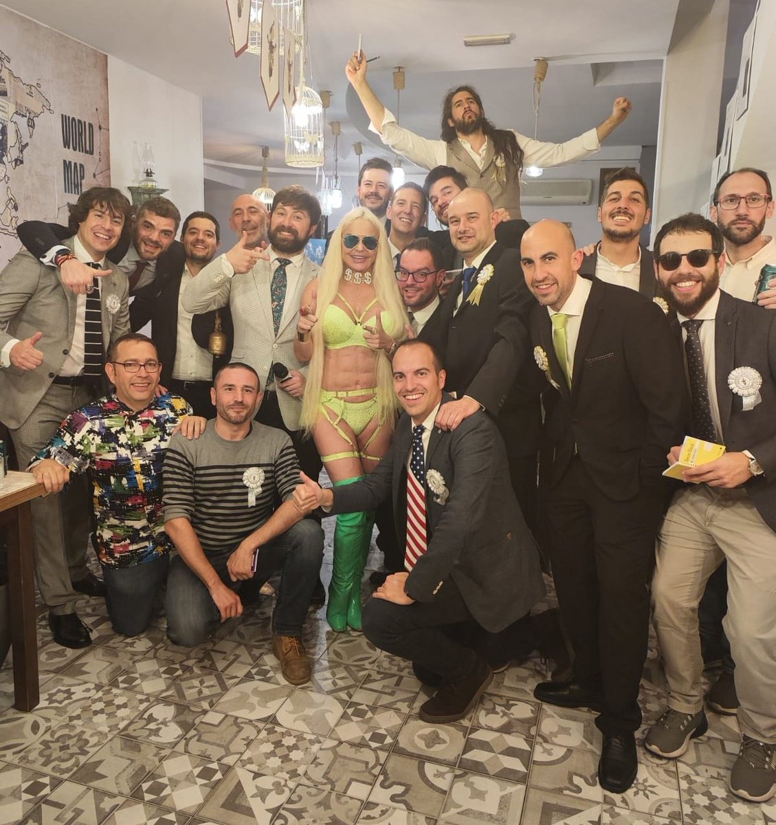 #Whiskada #CasaCapuleto
#fiestón