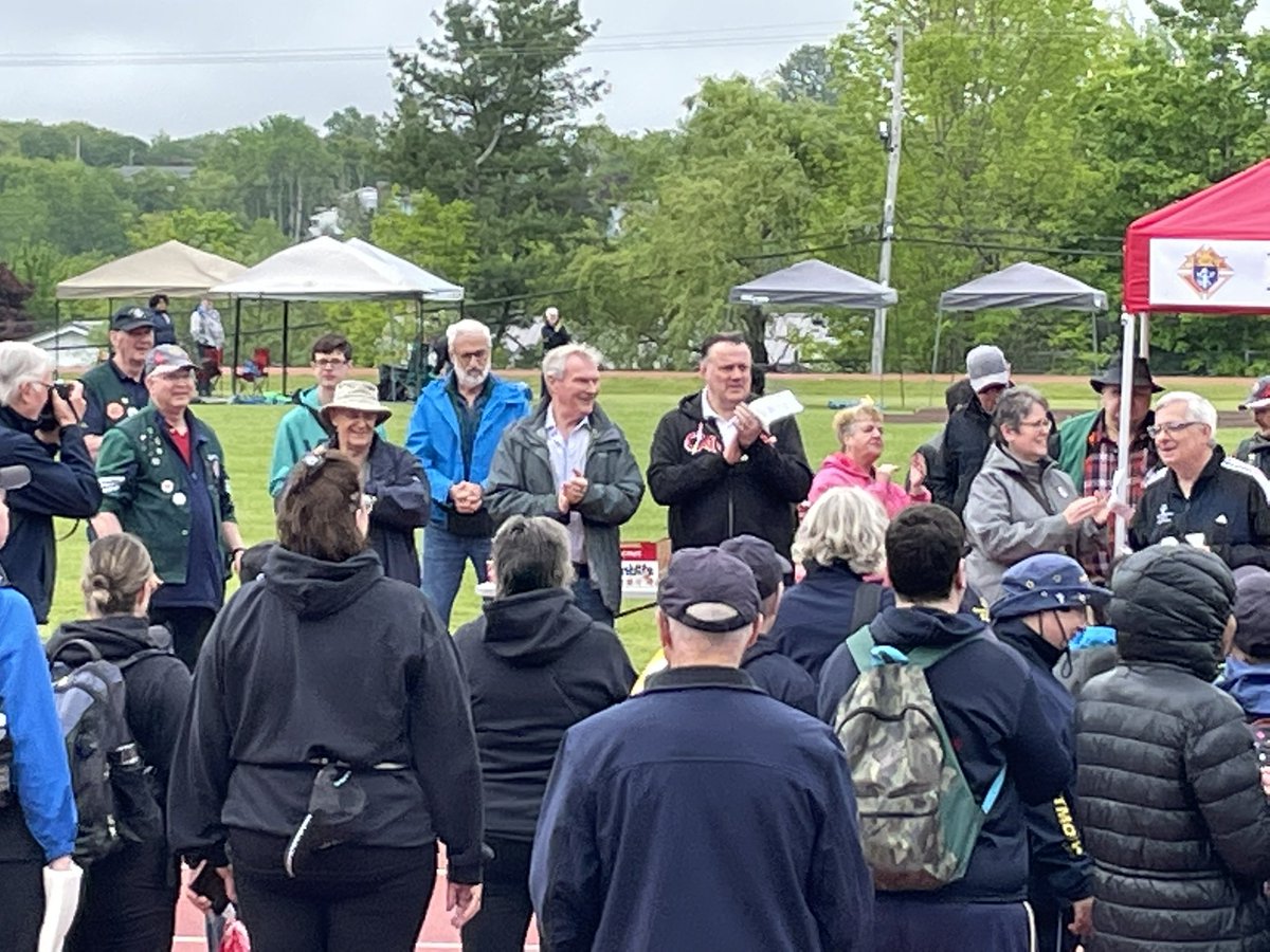 Lookit that!!! Steve Craig photo op at the opening for Special Olympics Regionals. 🤦‍♀️ @nseducation #hrce @CUPE5047 #nspoli