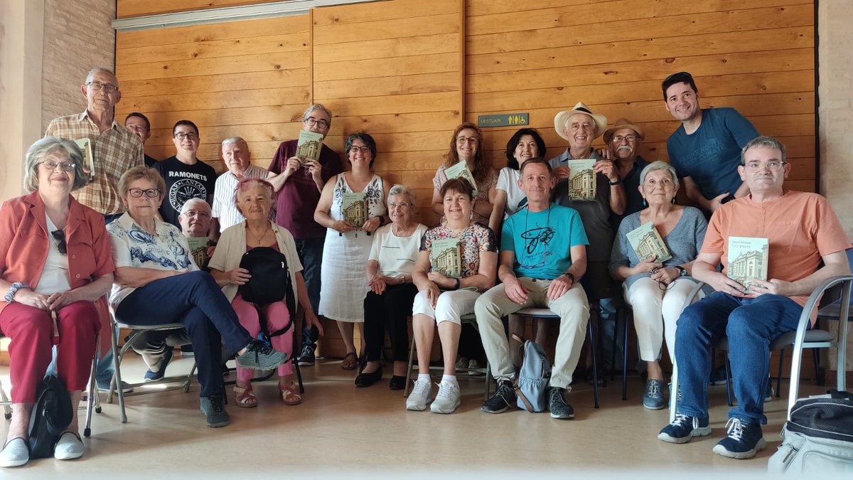 Hem gaudit molt conversant al voltant de la novel·la <a href="/lespuces/">Annonces classées</a> de @manel_hj . Moltes gràcies a @javierrieravlc per cedir-nos l'alcaldia de Les Cases per unes hores. És un lloc d'allò més acollidor . Tornem al mes de setembre amb Els anys d'Annie Ernaux. #clubdelectura <a href="/bromera/">Bromera</a>