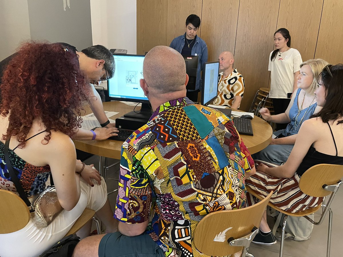 Engaged public at the <a href="/Tate/">Tate</a> using <a href="/clipdropapp/">Clipdrop</a> with the help of the <a href="/TateCollective/">Tate Collective</a>. Open until 10pm!