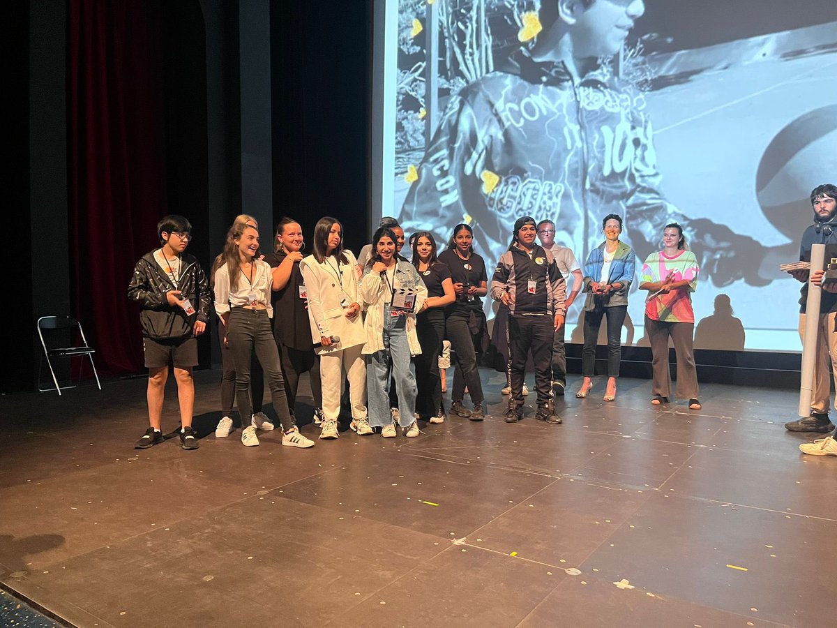 🎬 Nos collégiens font leur cinéma !

Lors du 12ème festival "Toute la lumière sur les #SEGPA", 200 élèves se sont illustrés et su nous faire vibrer à travers leurs courts-métrages.

Une perspective juvénile sublimée par le prisme de leur caméra...
ℹ️ bit.ly/3J4DceK