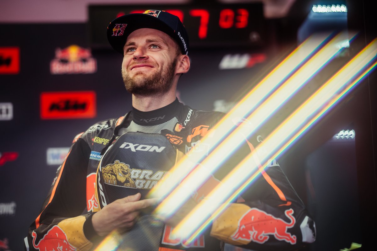 KTM_Racing's tweet image. To the grid, gents. 🙌

The Sprint starts in 15 minutes. We&apos;re almost READY TO RACE. 🔥

#KTM #ReadyToRace #ItalianGP 🇮🇹