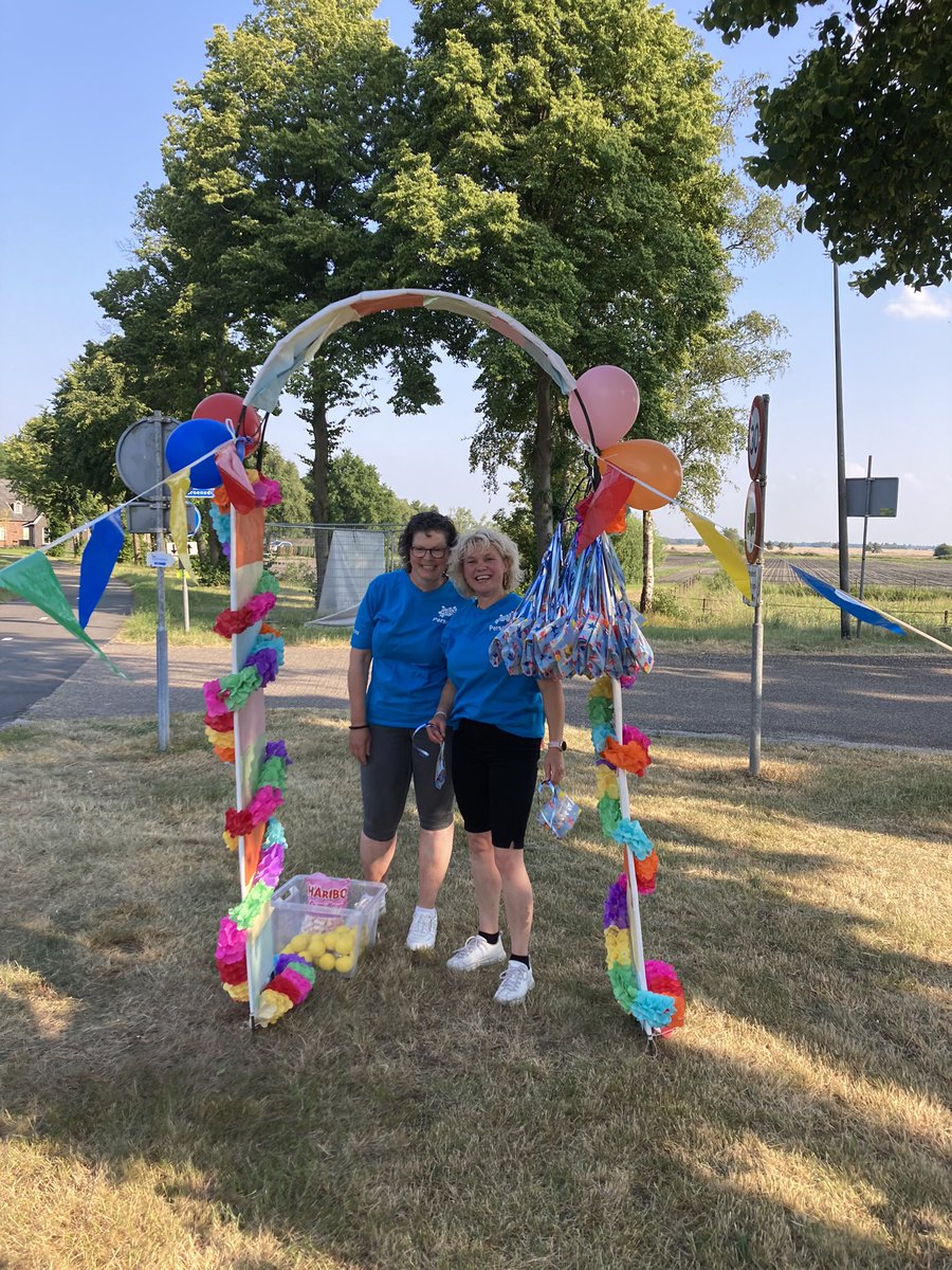 Gisteravond samen met <a href="/GastEllen/">Ellen Gast-Geerdink💚</a> de @avond4daagse <a href="/kloosterhaar/">miranda kelder</a> en <a href="/sibculo/">ali sibculo</a> succesvol en tevreden afgesloten.
De peuters liepen de laatste avond ook mee en waren supertrots op hun officiële #kwbn medaille🥰
#peuter4daagse