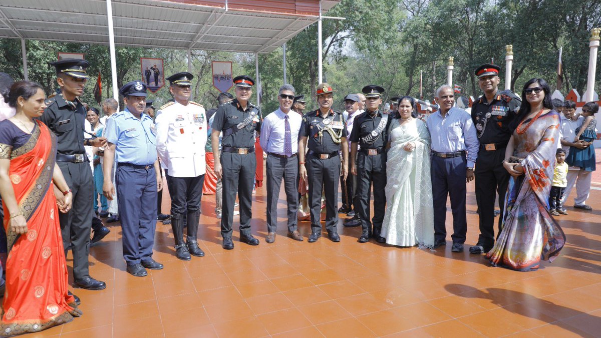 IaSouthern's tweet image. Colours of #OliveGreens ! 

Glory fills the sky as #GCs earn their ⭐️
GOC-in-C, #SouthernCommand was the Chief Guest for Pipping Ceremony. Proud to see future military leaders, take their ‘पहला कदम’ towards serving our Nation. Congratulations &amp;amp; may you shine like stars in the sky