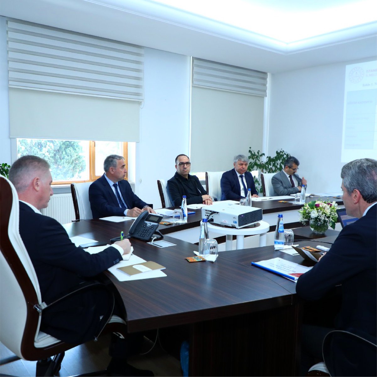 İstanbul Valisi <a href="/gul_davut/">Davut GÜL</a>, İl Milli Eğitim Müdürlüğü’nü ziyaret etti, ilimizde yürütülen eğitim faaliyetleri ve çalışmalara ilişkin brifing aldı.