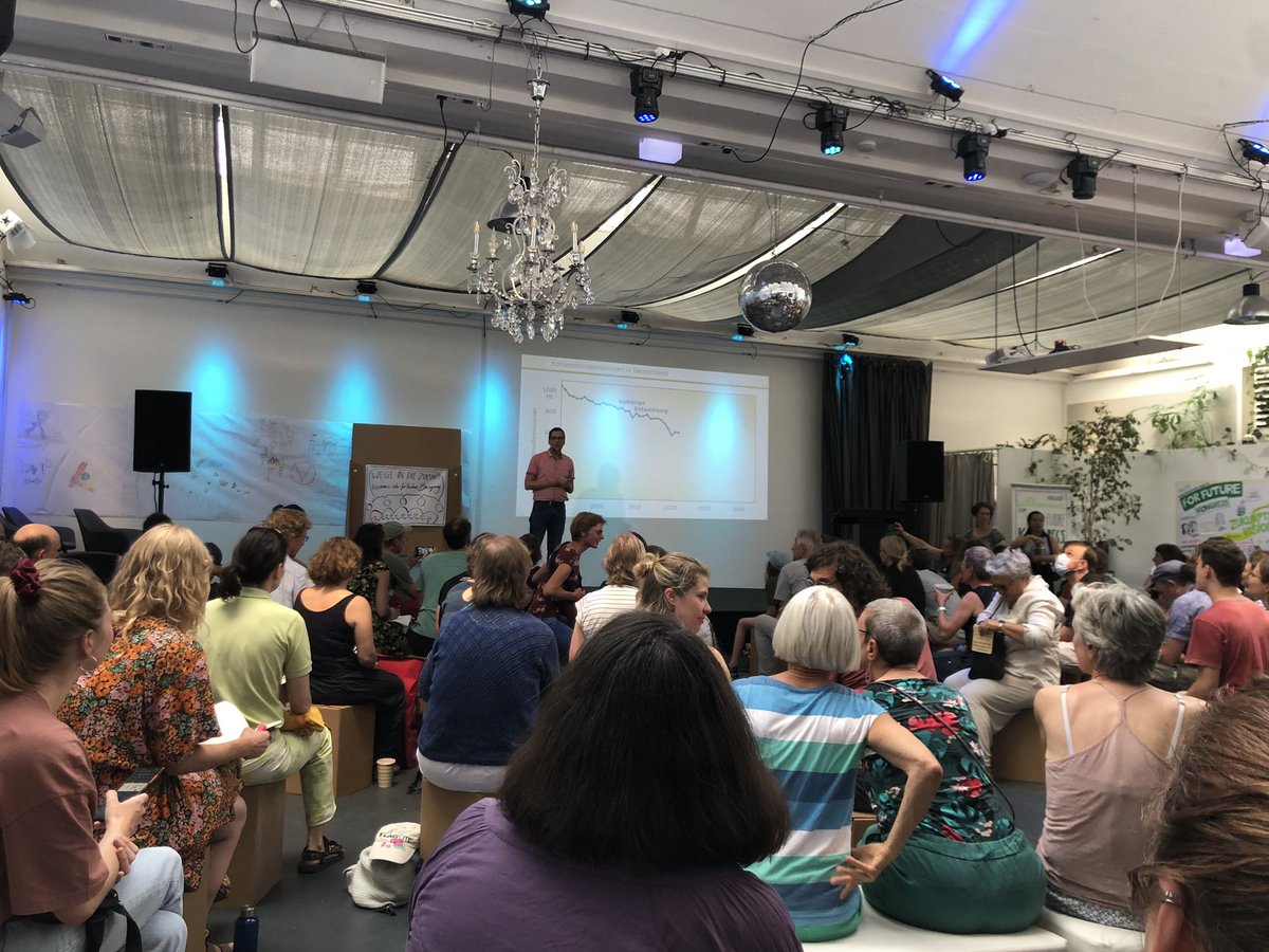 GfKD_2025's tweet image. Jetzt beim #Forfuture-Kongress in Berlin. Gerade hat @VQuaschning vorgestellt, was für die Energiewende getan werden muss. Wir werden gleich darstellen, wie direkte Demokratie für den #Klimaschutz eingesetzt werden kann.