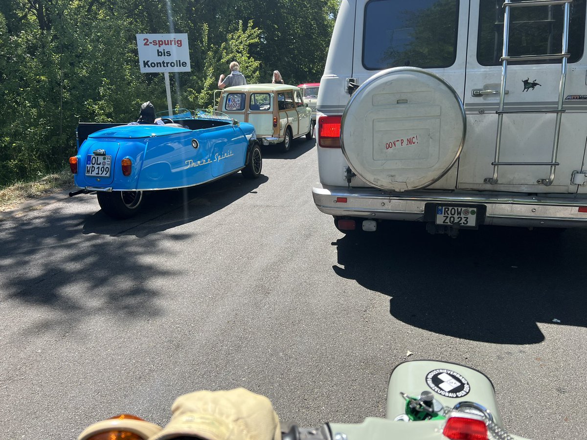 RainerReelfs's tweet photo. #OldtimerMarkt Bockhorn. Hier geben die Menschen einen Haufen 💩 auf grüne Bevormundung und leben und lieben Kultur.
#Vintage #Oldschool #Kulturgut https://t.co/u0zMz5Qkx9