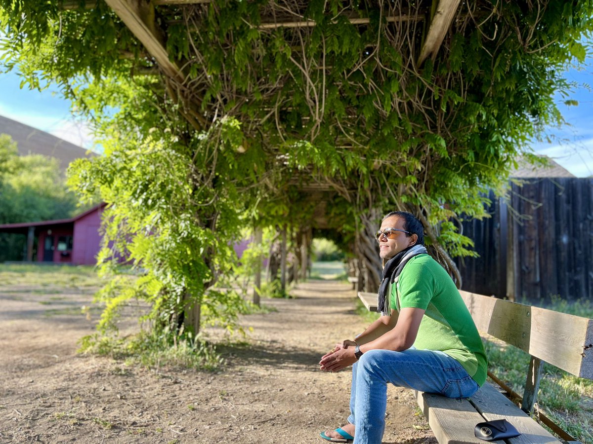 "Green is the prime color of the world, and that from which its loveliness arises." 

~ Pedro Calderon de la Barca 💚🧡