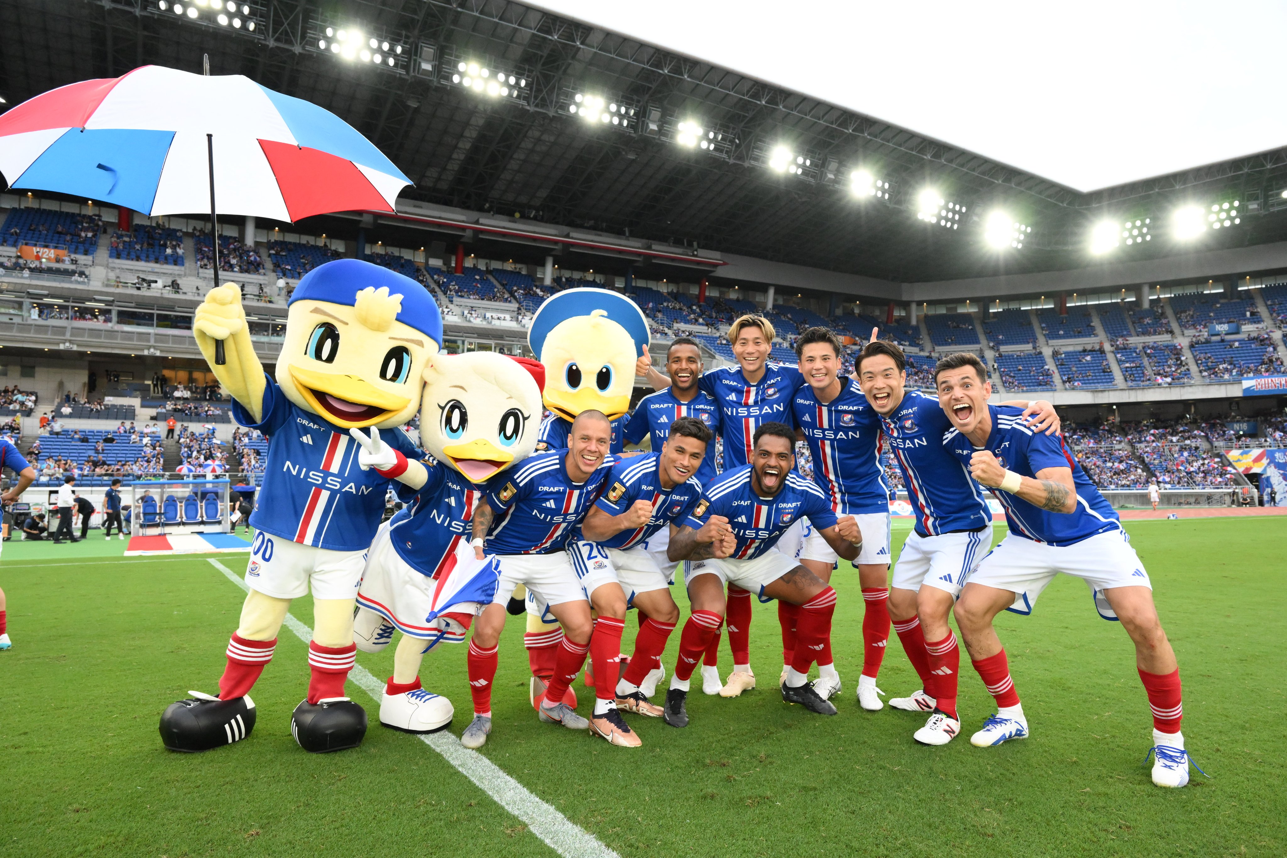 横浜F・マリノス フォトフレーム(天野選手200試合出場記念