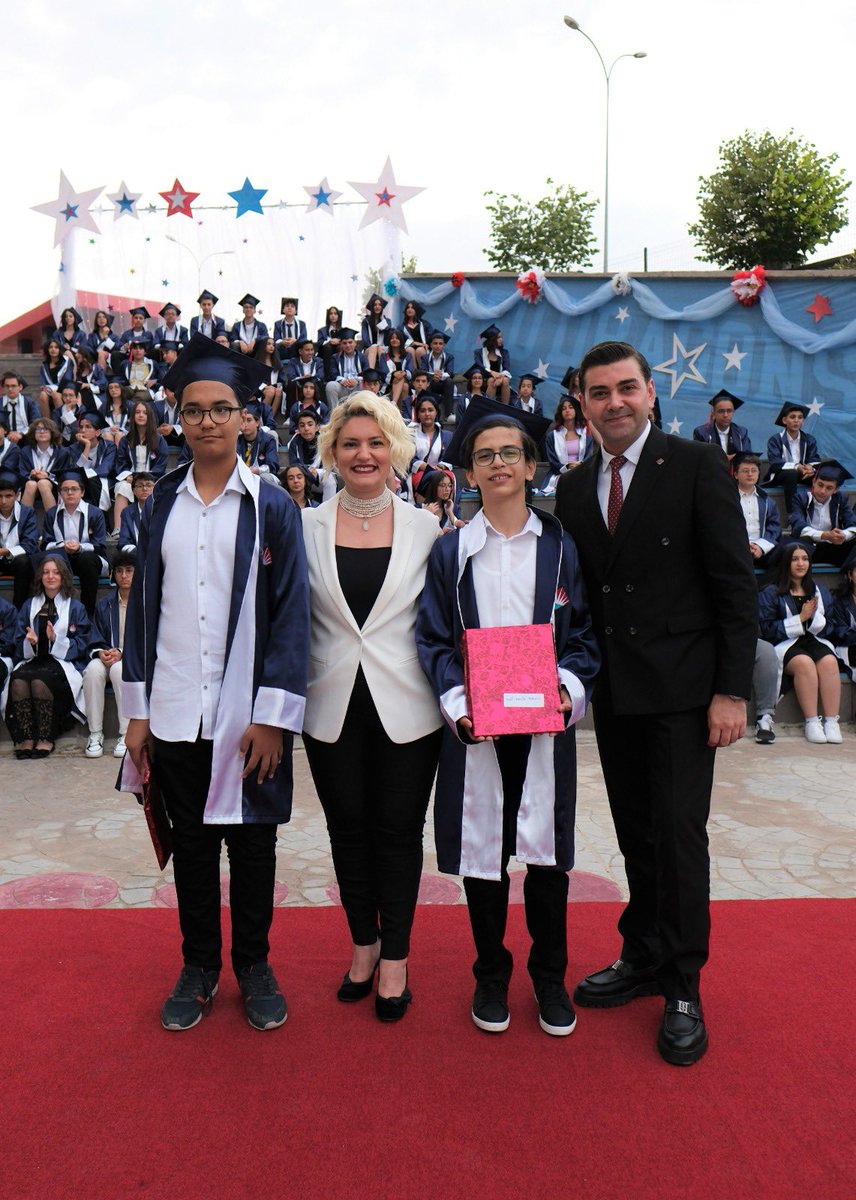 BahcesehirGA's tweet photo. #bahçeşehirkoleji❤️💙
#liseyegeçiştöreni
#classof2023 https://t.co/Rk2ZQ2t2Xu