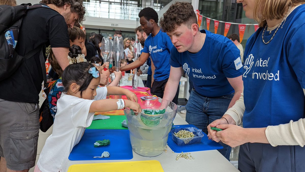 🔬 Pop over to the @Intel UCD Explore stand in @ucdscience, get hands on with experiments, participate in @philofscience's family quiz and win some prizes! 🎉 All this and more at the #UCDFestival today.