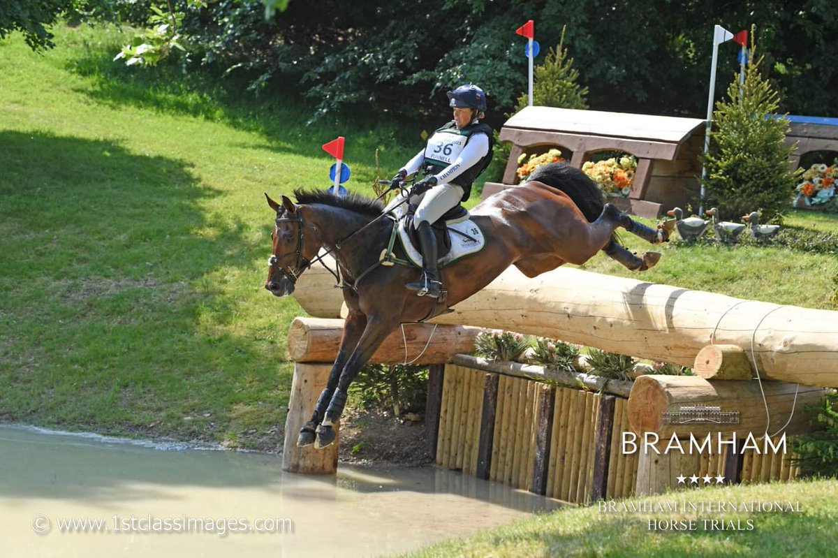 Turn the clocks back...🕖 Pippa Funnell is in the lead in the CCI-L 4* with Sarah Ross' MCS Maverick 🥰 A fabulous copybook clear with 1.2 time penalties. Pippa first rode here  in 1987 and is a three time winner- can she add the 2023 title to her CV?
📷 1stclassimages.com