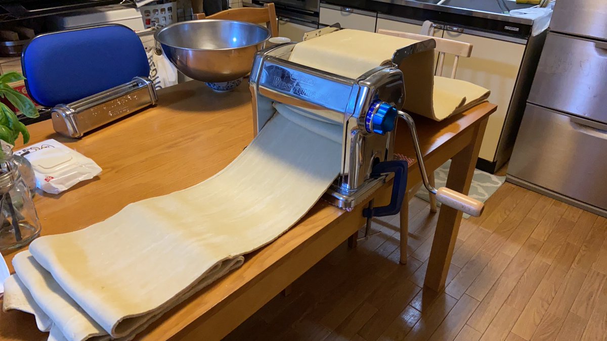 麺はパスタマシンで延して小野式製麺機で切って約7kg、1玉200gで35人前 