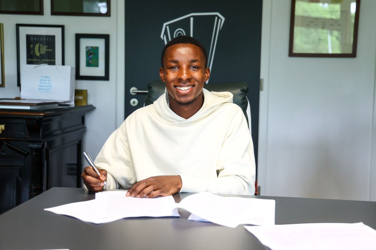 Nigerian winger Tosin Kehinde has joined Hungarian champions, Ferencvaros on a three-year contract. 

Congratulations @thetosinkehinde

#9jaFootballers #Transfers