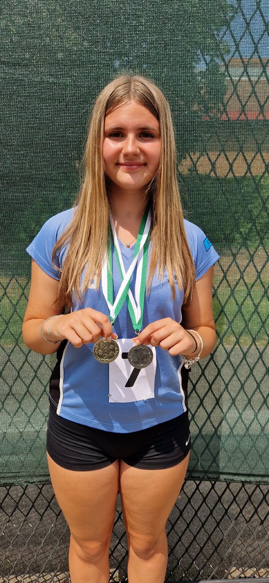 Holly is the County Schools Champion AND set a new County Championships record in Hammer Throw today🥇🥳 She also picked up a silver medal in Hurdles 🥈@swindonharriers @DoingItForDan @RidgewayschPE @WiltshireSAA