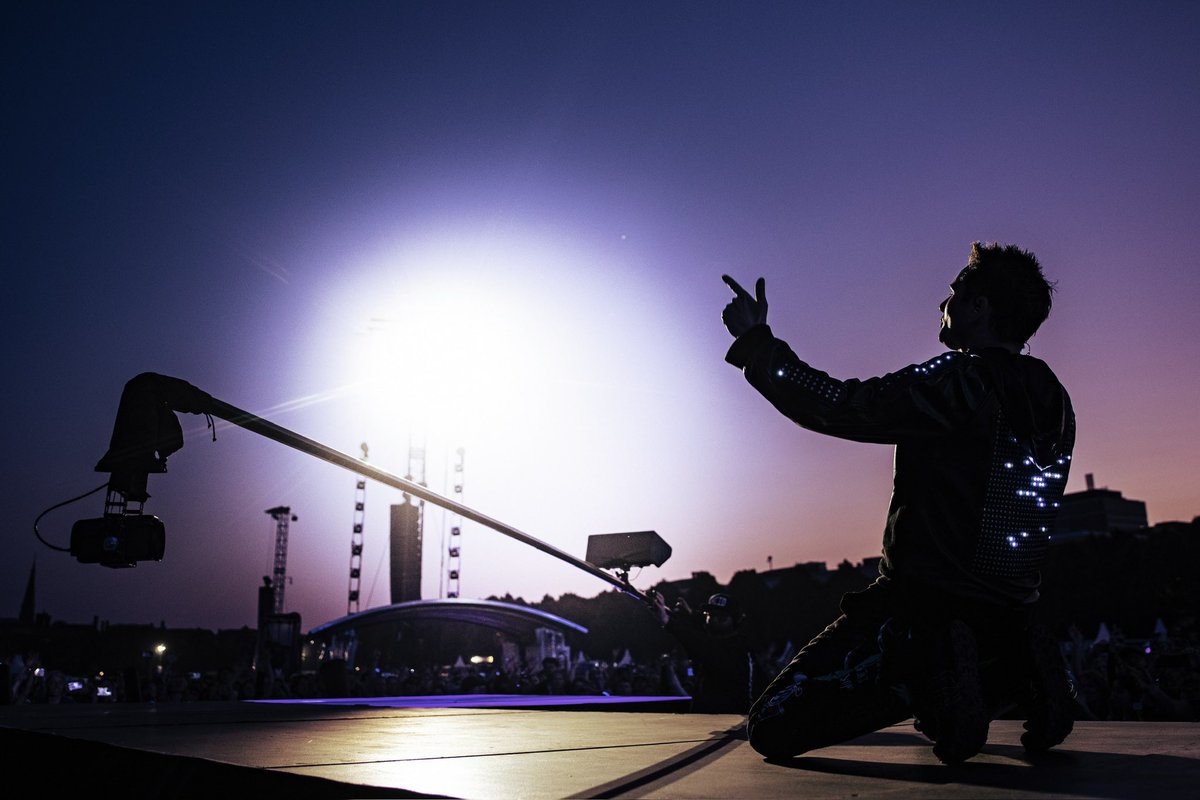 MUSE live by HP 

#Muse #DenHaag #malieveld #hanspetervanvelthoven #willofthepeopleworldtour #live #livephotography #bandphotography