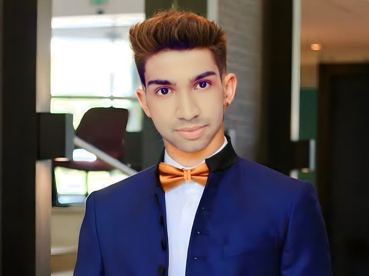 RaichandKartik's tweet image. 💥तरक्कियों की दौड़ में उसी का जोर चल गया बना के रास्ता जो भीड़ से निकल गया.💥❤️💫🥰👑
#KartikAaryan #VarunDhawan #Acter 
#Super #Photo #PHOTOS #DonBelle #KiaraAdvani #Bollywood #Best #beautiful #BollywoodCelebrities