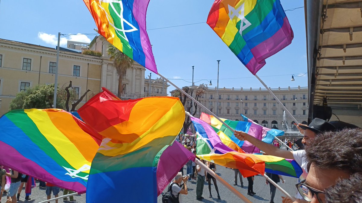 follettin89's tweet photo. #romapride #lgbtjews https://t.co/9qmAs70Ue7
