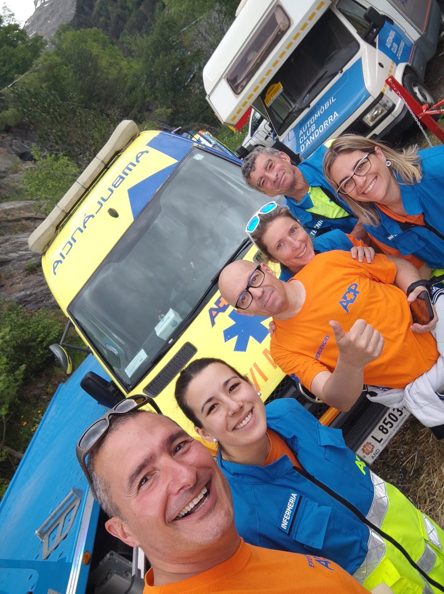 pedrolacacerola's tweet photo. #PujadaArinsal2023 @AutoClubAnd @ambulanciesADP #ServeisMèdics #Operatius https://t.co/dkzLEvNLwi