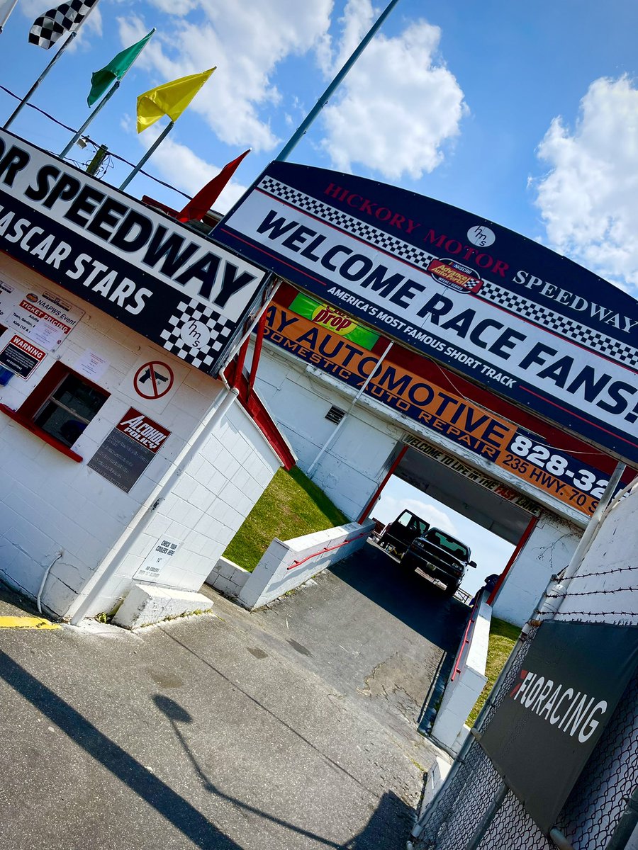It’s 𝓡𝓪𝓬𝓮 𝓭𝓪𝔂! Come on out tonight for the 2nd Annual Jack Ingram Memorial - Gates open at 4:45PM. Racing starts at 7:00PM! 🔥🏁