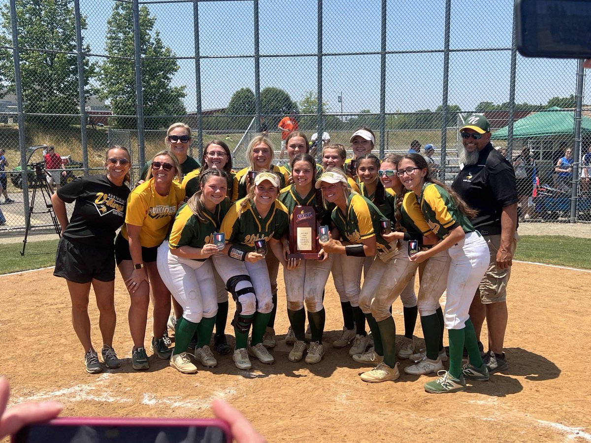 k_sut918's tweet photo. WE ARE STATE CHAMPS 💛💪💚🥎 

LETS GO VIKES!!!!!!! https://t.co/Kjo7nFvBNX
