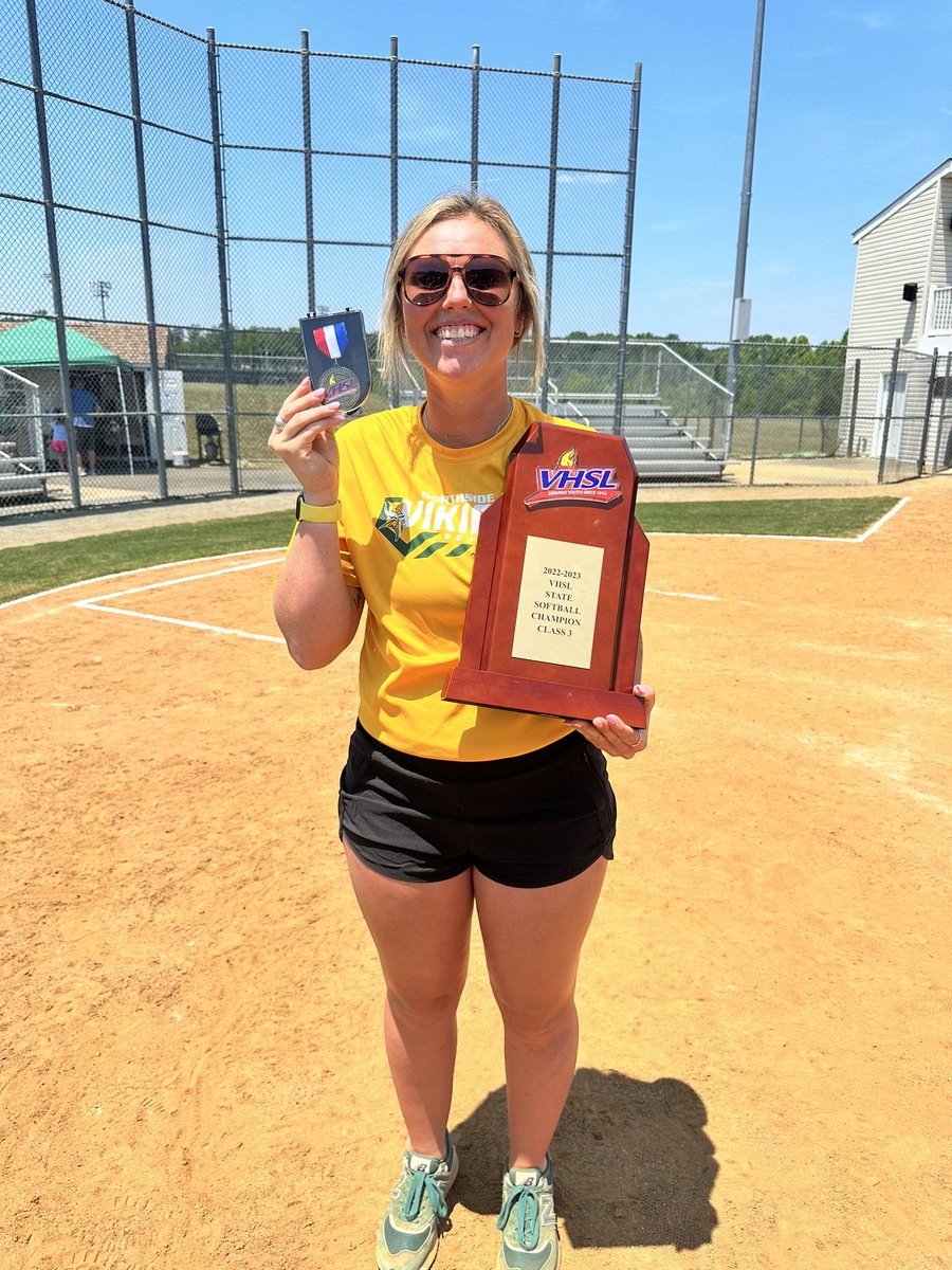k_sut918's tweet photo. WE ARE STATE CHAMPS 💛💪💚🥎 

LETS GO VIKES!!!!!!! https://t.co/Kjo7nFvBNX