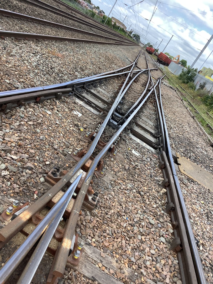 13milepost's tweet image. Asset  Inspection🧐🔎🦺 They  don't  build  them  like  that  anymore  🔧 Luton 🌞 #TrackTeam 🚧   #Railfreight     #FreightDelivery