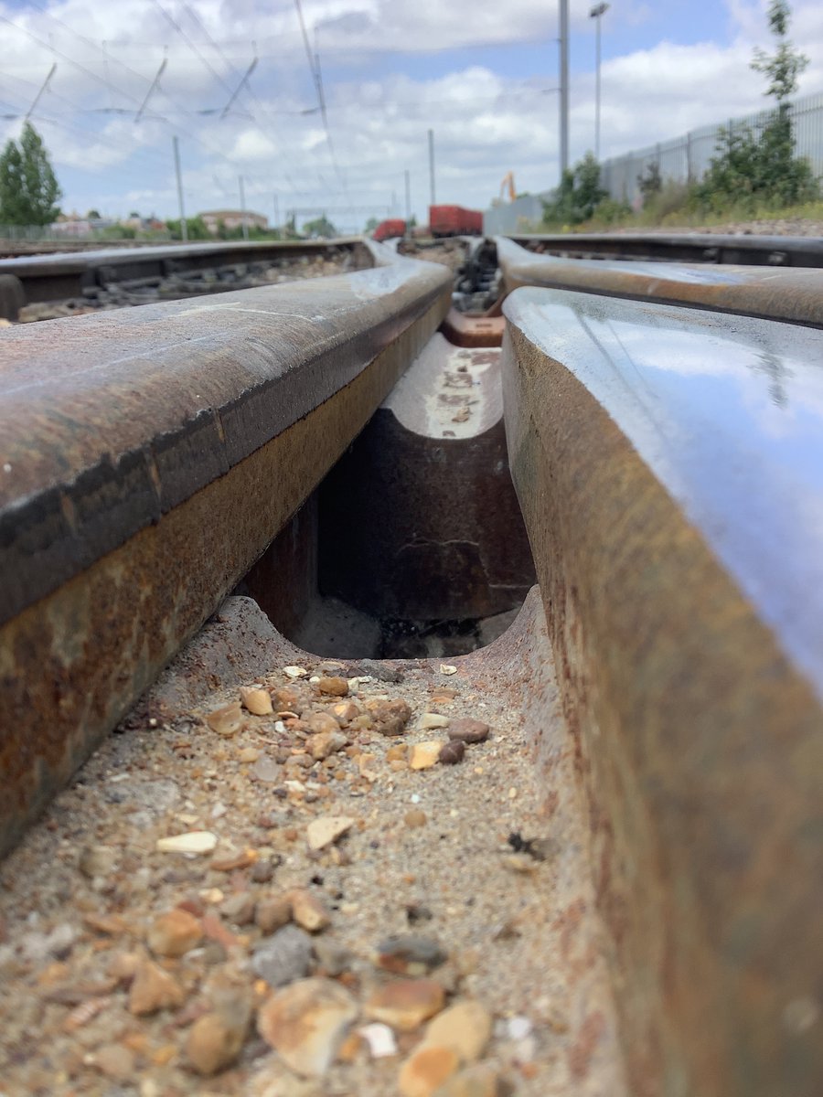 13milepost's tweet image. Asset  Inspection🧐🔎🦺 They  don't  build  them  like  that  anymore  🔧 Luton 🌞 #TrackTeam 🚧   #Railfreight     #FreightDelivery