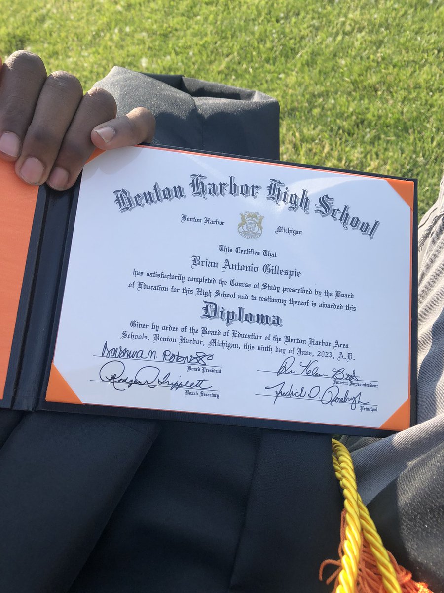 Graduated top 3 of my class❤️‍🔥🎓