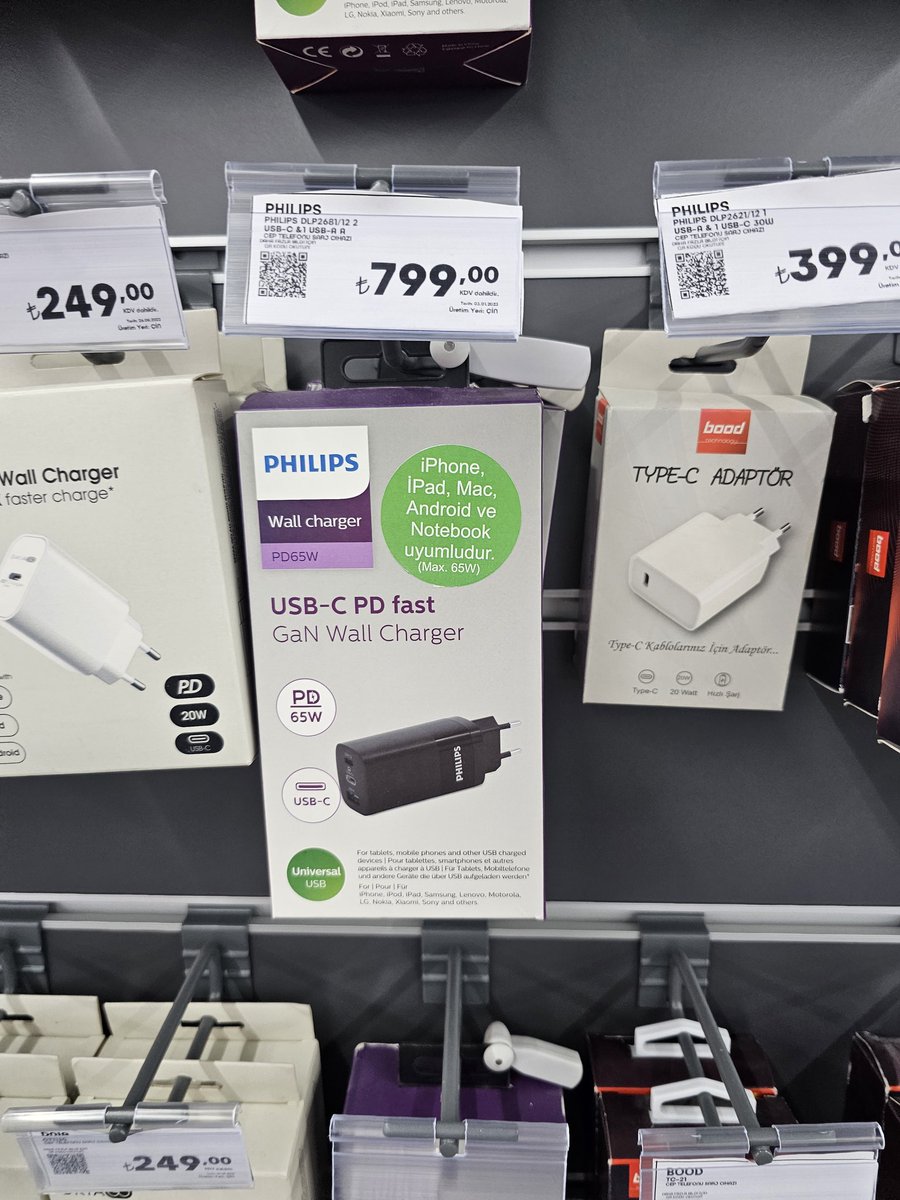 Bu resmi 10 dakika önce ülkede ticaretin, umursamazlığın, kuralsızlığın geldiği noktayı sizinle paylaşmak için çektim...

Sahada yoğun çalışma için çoklu bir şarj cihazı almaya <a href="/Teknosa/">Teknosa</a> mağazasına girdim ve etiket fiyatı 799 TL olan ürün maalesef kasada bir anda 1.499 TL