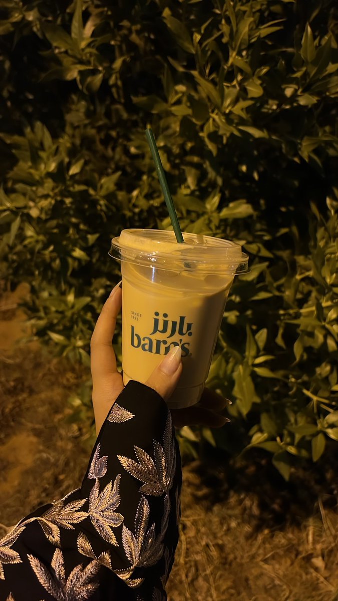 llfII4's tweet photo. وش مشروباتكم من بارنز ؟ غششوني انا احفظ مشروبات واذا جيت قلتله ايس شيكن وايت موكا 👎🏻 https://t.co/NlD8Q1bftI
