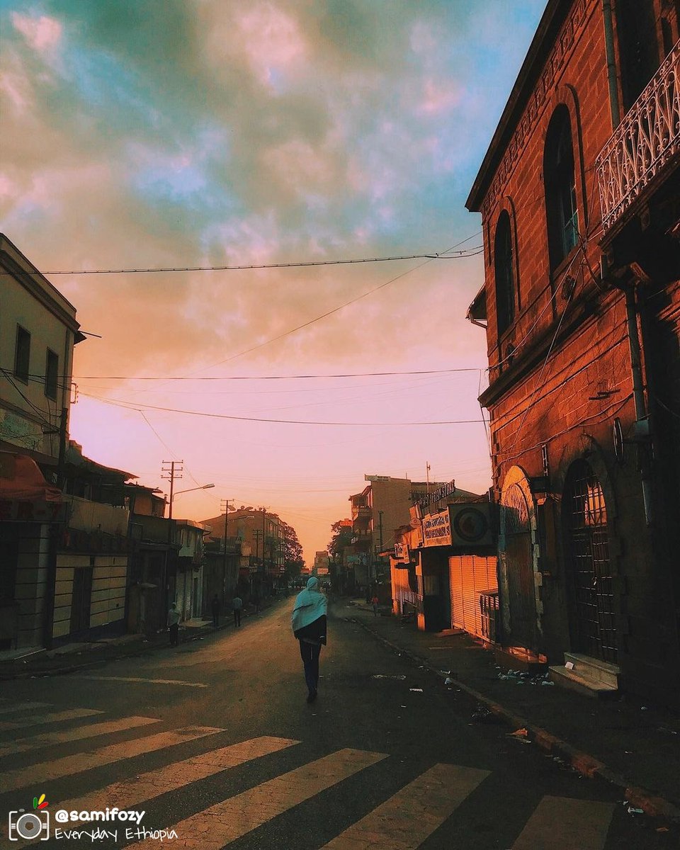 🏠 𝙍𝙤𝙗𝙪𝙨𝙩 𝙈𝙤𝙧𝙣𝙞𝙣𝙜-🅦🅐🅛🅚🧍🏾🌆
 •  አ ዲ ስ  አ በ ባ •  #Streets 📸
 #AddisAbaba || #Ethiopia 🇪🇹 
 °°° 

Follow ➡️ <a href="/EverydayEthio/">Everyday Ethiopia 💚💛❤</a> ⬅️ Now! 💯  
#streetphotography #Morning 
#photooftheday #SaurdayVibes #EverydayEthiopia (Credits: <a href="/samifozy/">Samifozy</a>)