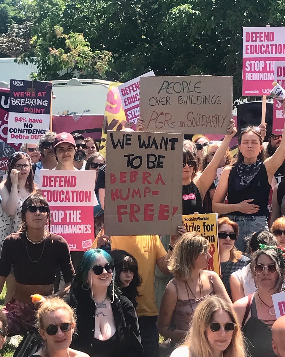 UCUChichester's tweet photo. Amazing scenes in Brighton today, solidarity with our friends and colleagues, and the amazing students supporting them throughout @BrightonUCU @pgrs_brighton @uniofbrighton @ucu #peoplenotbuildings https://t.co/DP1bpluluE