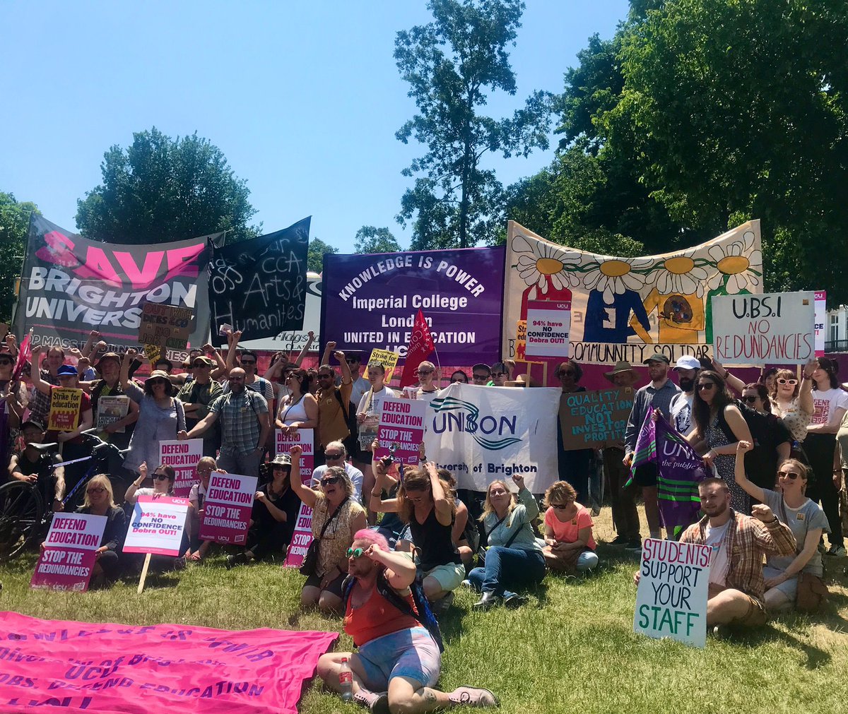 UCUChichester's tweet photo. Amazing scenes in Brighton today, solidarity with our friends and colleagues, and the amazing students supporting them throughout @BrightonUCU @pgrs_brighton @uniofbrighton @ucu #peoplenotbuildings https://t.co/DP1bpluluE