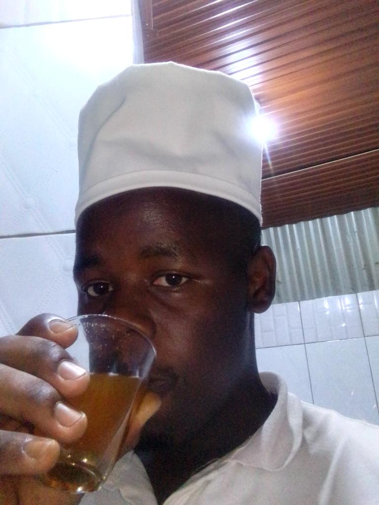 N_j_paul's tweet photo. Hello 👋 nice week, #Cheffs🧑‍🍳 Hot lemon ginger (Tea) my energy, amazing, #kitchen is my enjoyment. ☕ The best drink 👍 https://t.co/NGlomZRZDs