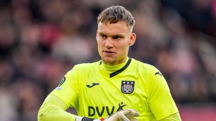 🗞🚨 Burnley now going to push Anderlecht in order to find a deal for Bart Verbruggen. First offer has been made close to RSCA expectations around 15M€. 
The goalkeeper wants to join Kompany’s team
[@sachatavolieri 🐐]

#twitterclarets