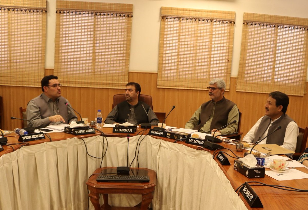 سٹینڈنگ کمیٹی کے سفارشات کے مطابق بلوچستان کے فارماسسٹس کو باقی صوبوں کے طرز پر فور ٹائیر سروس سٹرکچر جلد سے جلد فراہم کیا جائے تاکہ صوبے میں صحت کے شعبے میں بہتری آسکے۔ 

<a href="/AQuddusBizenjo/">Mir Abdul Quddus Bizenjo</a> <a href="/cs_balochistan/">Chief Secretary Balochistan</a> <a href="/LoveBizenjo143/">Unbeatable Bizenjo 🇵🇰</a> <a href="/HealthDepartme5/">Health Department, GoB</a> <a href="/MirImranGichki1/">Mir Imran Gichki</a> <a href="/dpr_gob/">Govt. of Balochistan</a>