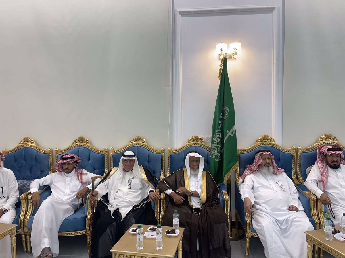 alganazaah1's tweet photo. قبيلة القنازعة يتقدمون بهدية جيب لاند كروزر 2023 لشيخ القبيلة الشيخ / مناحي بن عشق ابن هندي هذا المساء تعبيراً وامتناناً له حفظة الله لما يقوم به من جهود تجاه القبيلة وإصلاح ذات البين بمنطقة الباحة وغيرها. بارك الله له في صحته وأطال عمره على طاعته. https://t.co/M3hgUmhHXA