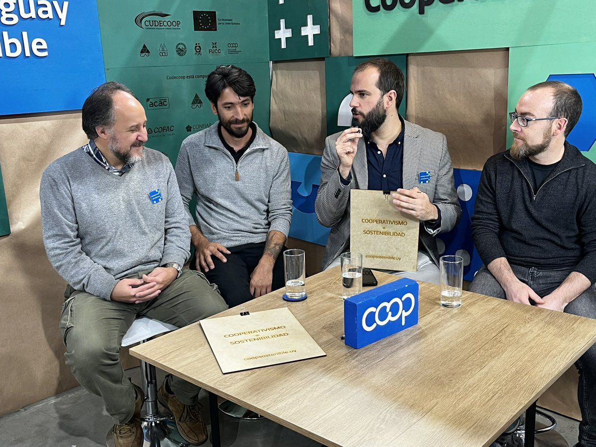 Cierre de entrevistas e intercambios en el #livingcooperativo 👉🏽 participan integrantes de las cooperativas #energicoop y #endemica “<a href="/Incubacoop_Uy/">Incubacoop</a> y la incubación de proyectos verdes” Modera <a href="/isola_gabriel/">Gabriel Isola</a>, coordinador general de Cudecoop