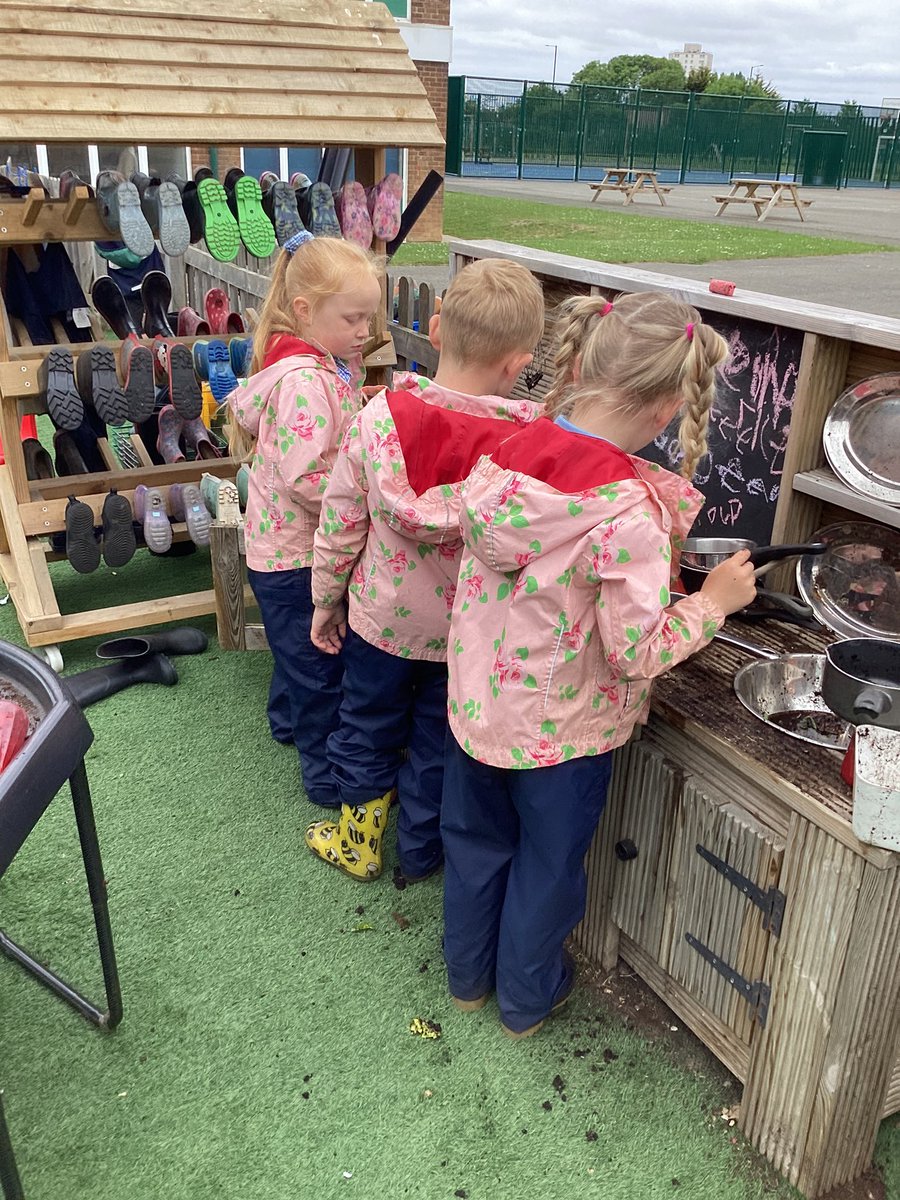 A good start back to the summer term in reception class. The children have been interested in volcanoes, shopping, the mud kitchen and storytelling this week. We have been focusing on friendships too! #friendships