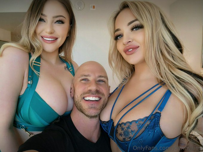 Here is a photo from a great day in my life lol https://t.co/GxPns051TD @aria_six @lanawolfUK https://t<a href="/tag/threesome"class="tags"><span>#threesome</span></a>