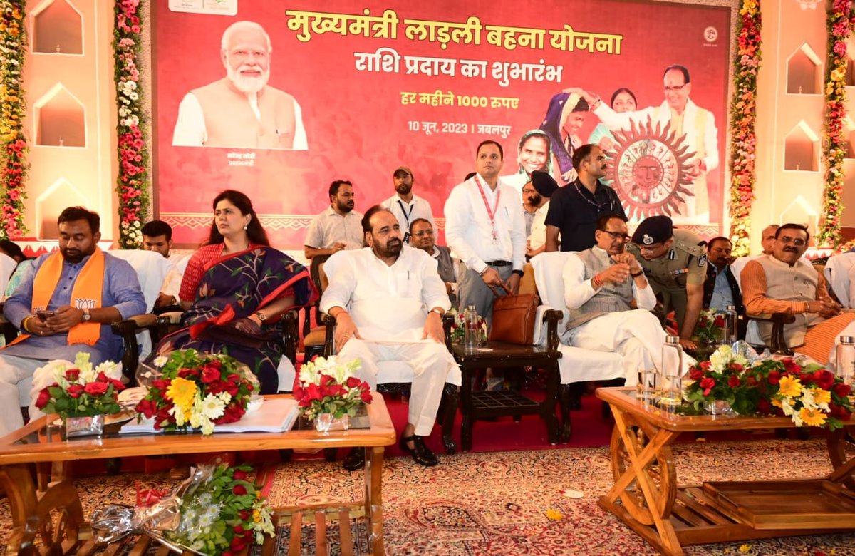bhargav_gopal's tweet photo. आज जबलपुर में मुख्यमंत्री श्री @ChouhanShivraj जी के साथ #मुख्यमंत्री_लाड़ली_बहना_योजना के तहत प्रदेश की 1.25 करोड़ महिलाओं के खातों में 1-1 हजार रुपये की राशि अंतरित की। इस अवसर पर आयोजित कार्यक्रम में  कन्यापूजन किया। 

#शिवराज_की_लाड़ली
#LadliBehnaYojanaMP https://t.co/FySYv2OY9P