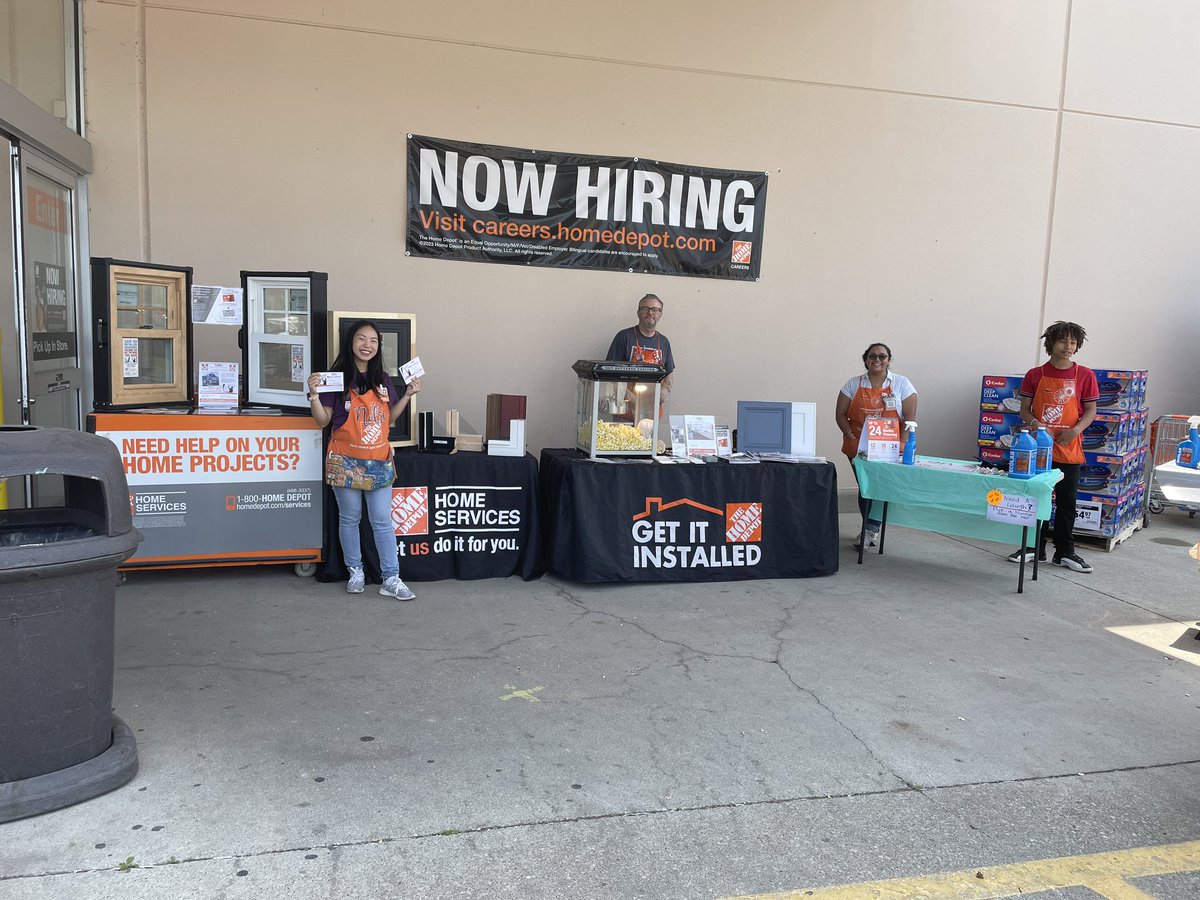NellieJ_Windows's tweet photo. It’s a gorgeous day here in Lexington! ☀️😎🪟We’ve got great company, popcorn and windows for our customers today! Draw from our hat for a corny dad joke! 🧡
#2303 #Lexington #windows @DeboGibson67 @PatLetsDoThis #HomeDepot #HDIS #Getitinstalled https://t.co/j7D7it3puW
